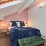 Spacious House With 4 Bedrooms & 6 Beds By Purestay With Parking For 7 Nights Min! Bradford (West Yorkshire)