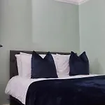 Dom wakacyjny Spacious House With 4 Bedrooms & 6 Beds By Purestay With Parking For 7 Nights Min! Bradford (West Yorkshire)