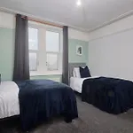 Dom wakacyjny Spacious House With 4 Bedrooms & 6 Beds By Purestay With Parking For 7 Nights Min! Bradford (West Yorkshire)