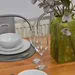 Spacious House With 4 Bedrooms & 6 Beds By Purestay With Parking For 7 Nights Min! Dom wakacyjny Bradford (West Yorkshire)