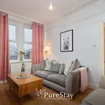 Dom wakacyjny Spacious House With 4 Bedrooms & 6 Beds By Purestay With Parking For 7 Nights Min!