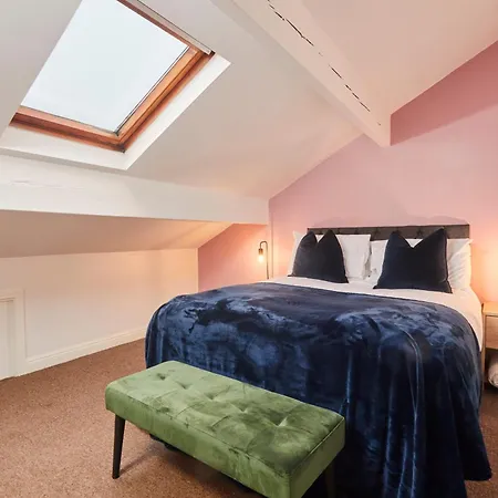 Spacious House With 4 Bedrooms & 6 Beds By Purestay With Parking For 7 Nights Min! Bradford (West Yorkshire)