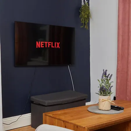 Semesterbostad Spacious House With 4 Bedrooms & 6 Beds By Purestay With Parking For 7 Nights Min! Bradford (West Yorkshire)