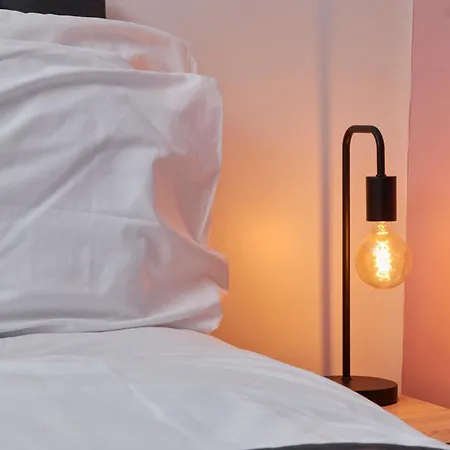 Spacious House With 4 Bedrooms & 6 Beds By Purestay With Parking For 7 Nights Min! Semesterbostad *