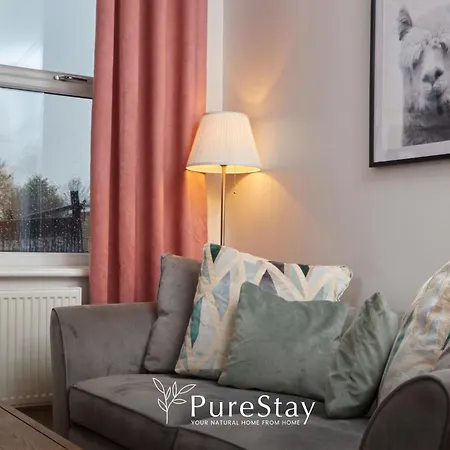 Spacious House With 4 Bedrooms & 6 Beds By Purestay With Parking For 7 Nights Min!