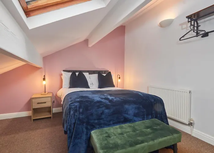 Spacious House With 4 Bedrooms & 6 Beds By Purestay With Parking For 7 Nights Min! Bradford (West Yorkshire)