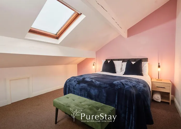 Spacious House With 4 Bedrooms & 6 Beds By Purestay With Parking For 7 Nights Min!