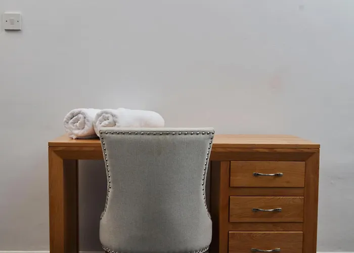 Spacious House With 4 Bedrooms & 6 Beds By Purestay With Parking For 7 Nights Min! Bradford (West Yorkshire)