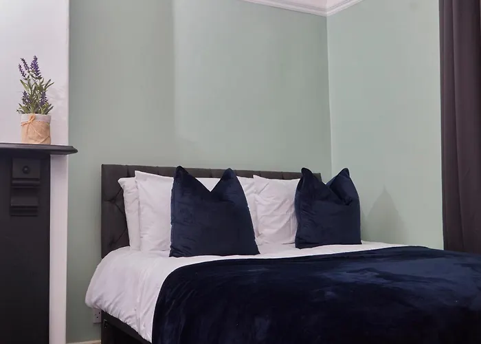 Holiday home Spacious House With 4 Bedrooms & 6 Beds By Purestay With Parking For 7 Nights Min! Bradford (West Yorkshire)