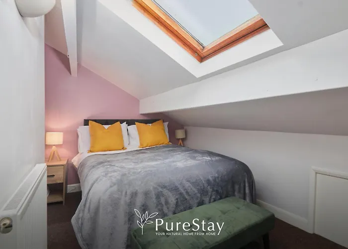 Spacious House With 4 Bedrooms & 6 Beds By Purestay With Parking For 7 Nights Min! *