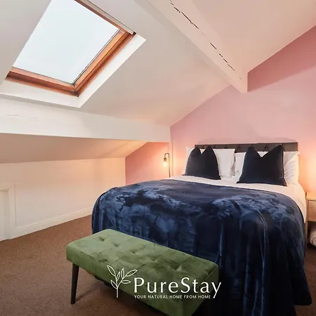 Spacious House With 4 Bedrooms & 6 Beds By Purestay With Parking For 7 Nights Min!