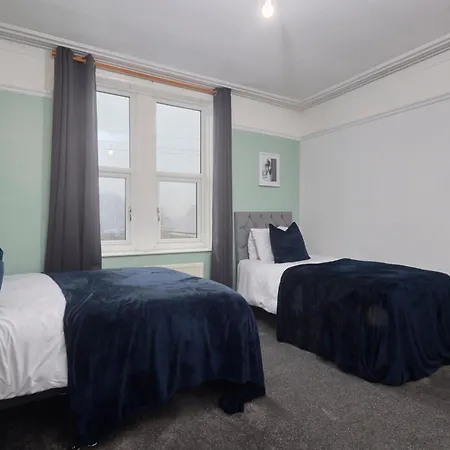 Vakantiehuis Spacious House With 4 Bedrooms & 6 Beds By Purestay With Parking For 7 Nights Min! Bradford (West Yorkshire)